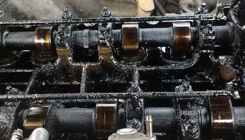 oil in the running engine